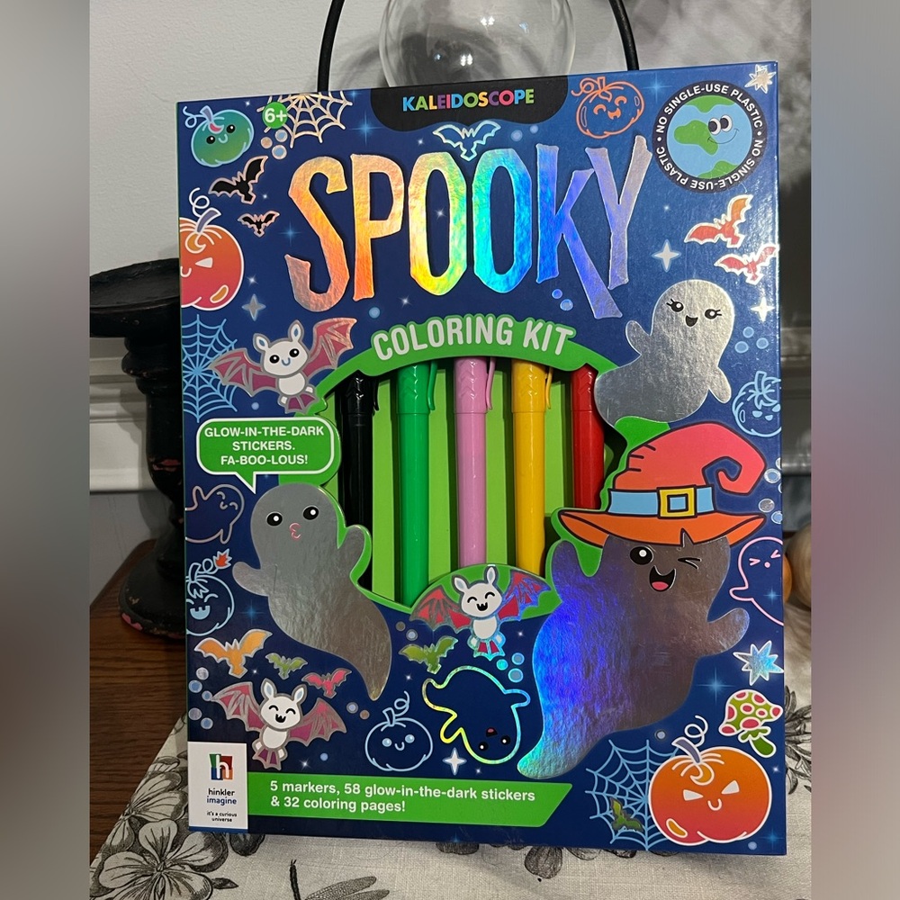 NWT-Halloween Coloring Kit, Markers, Glow in the Dark Stickers & Pages 🎃